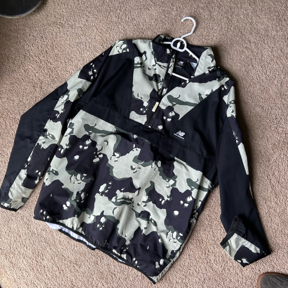 New balance windbreaker size Large